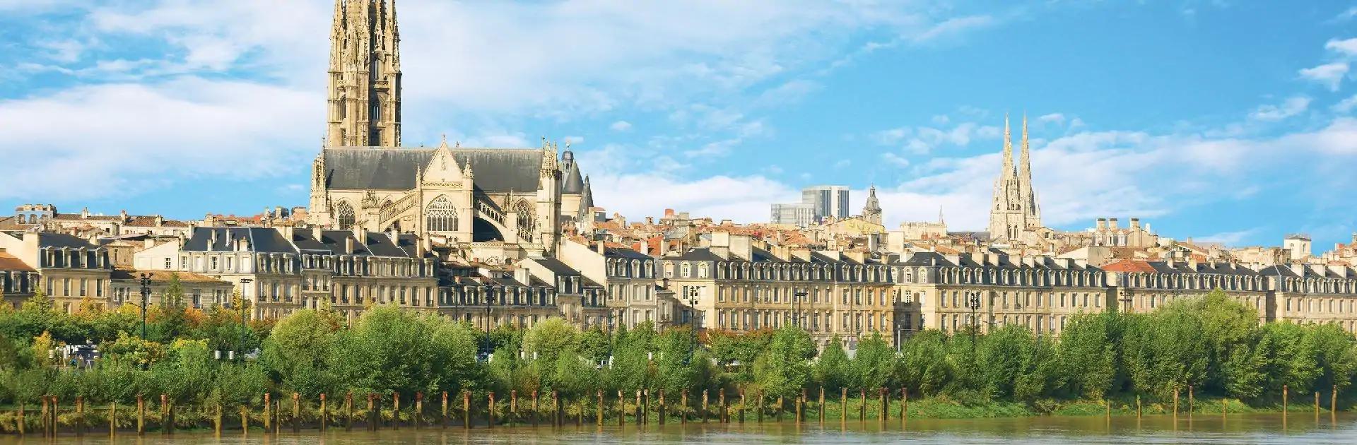 CRUCEROS FLUVIALES BURDEOS BOURG FRANCIA BLAYE CADILLAC PAUILAC BOURG SUR GIRONDE FRANCE BORDEAUX CRUISES CRUCEROS BURDEOS CRUCEROS GARONA CRUCEROS GIRONDA